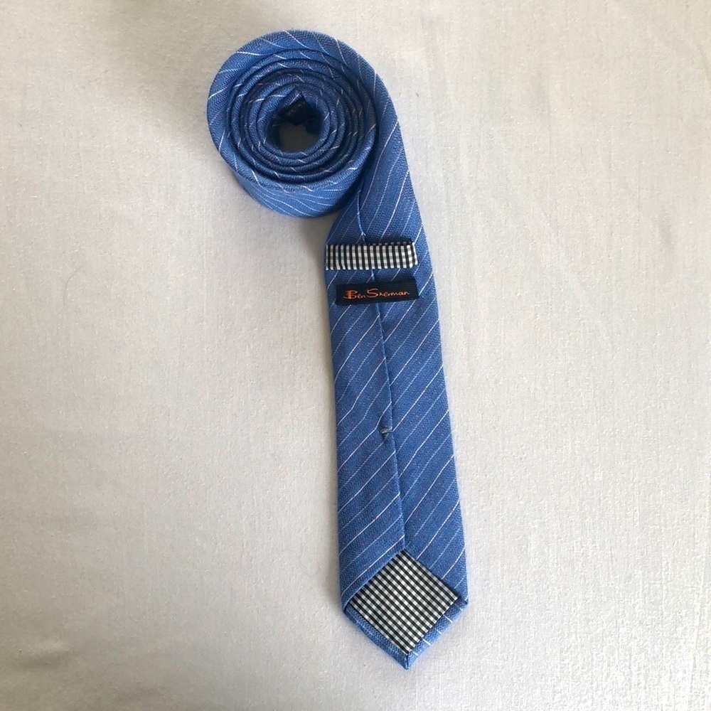 Ben Sherman Tie GUC Blue And White 70% Silk Blend 30% Cotton